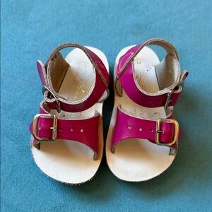 Salt Water Sandals by Hoy - Fuchsia Kids baby girls size 3 saltwater pink shoes